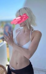 にこる【長身スレンダー美女！】